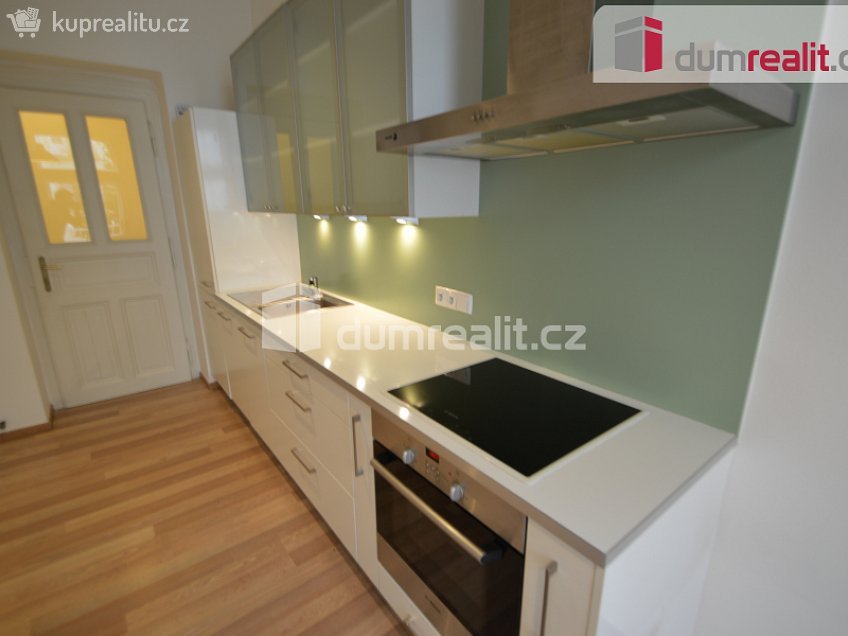 Pronájem bytu 2+1 68 m^2 U Nikolajky, Praha 5 