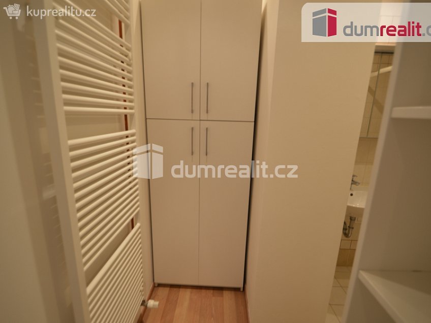 Pronájem bytu 2+1 68 m^2 U Nikolajky, Praha 5 