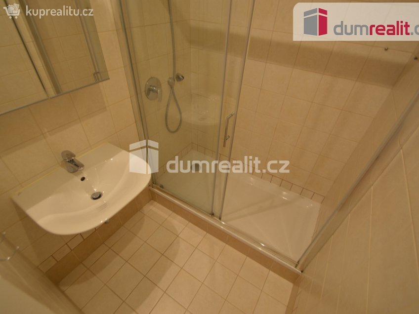 Pronájem bytu 2+1 68 m^2 U Nikolajky, Praha 5 