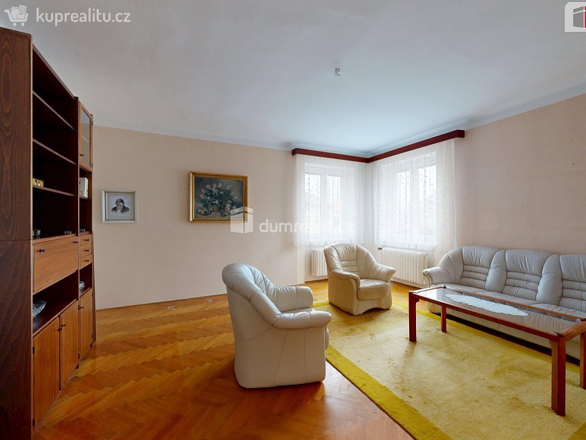 Prodej  rodinného domu 270 m^2 Hobzíkova, Opava 