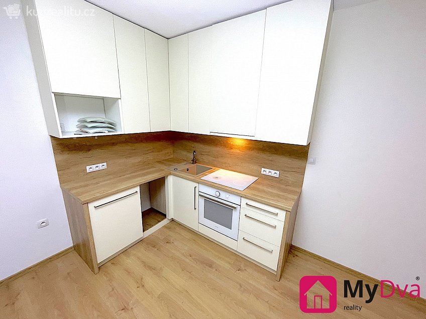 Pronájem bytu 3+kk 63 m^2 Husova, Moravský Krumlov 