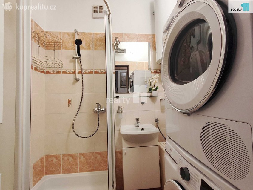 Pronájem bytu 2+kk 52 m^2 Radlická, Praha 5 