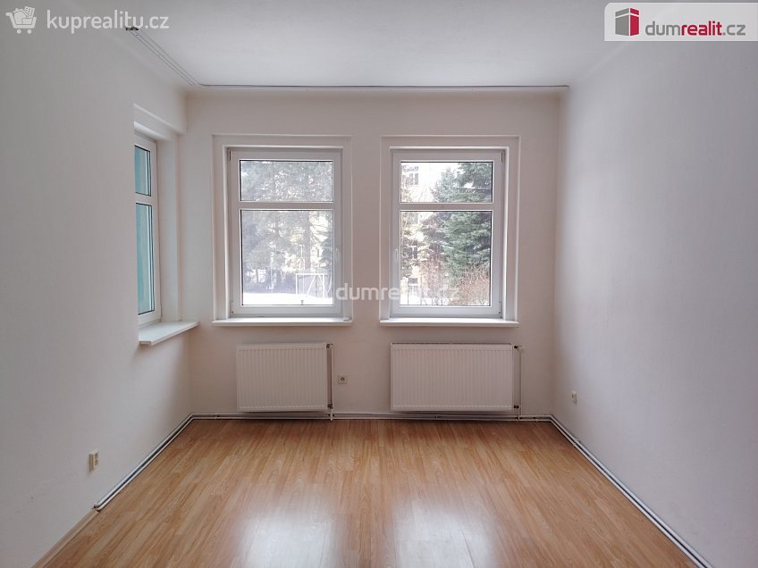 Pronájem bytu 3+1 85 m^2 Sládkova, Děčín 