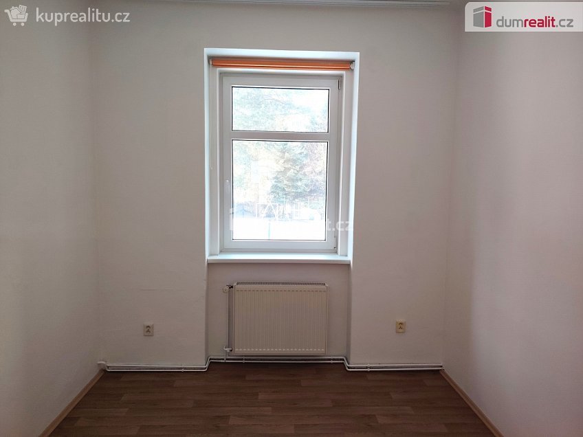 Pronájem bytu 3+1 85 m^2 Sládkova, Děčín 