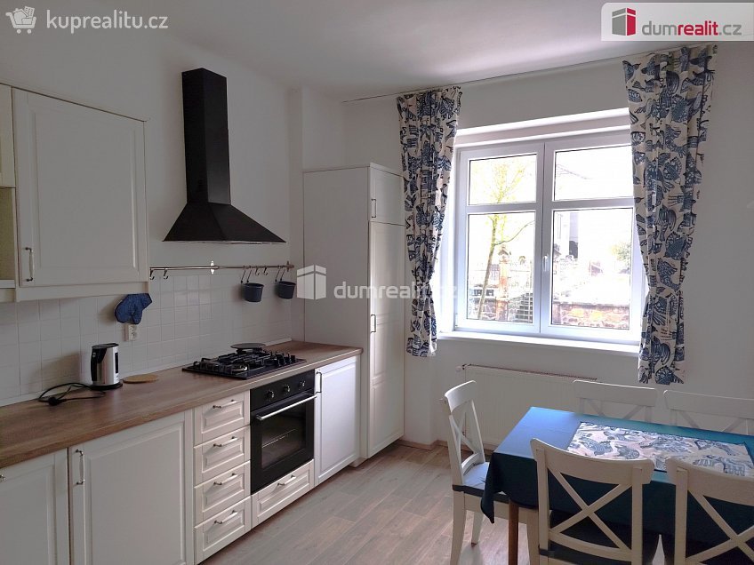 Pronájem bytu 3+1 85 m^2 Sládkova, Děčín 