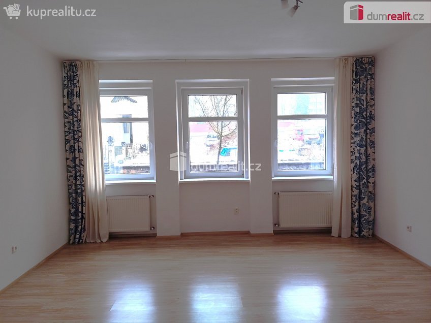 Pronájem bytu 3+1 85 m^2 Sládkova, Děčín 