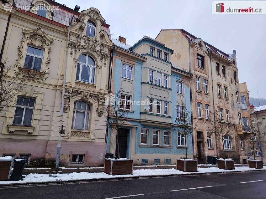 Pronájem bytu 3+1 85 m^2 Sládkova, Děčín 