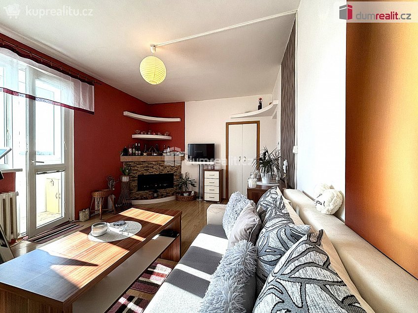 Prodej bytu 3+1 60 m^2 Sídliště, Rotava 