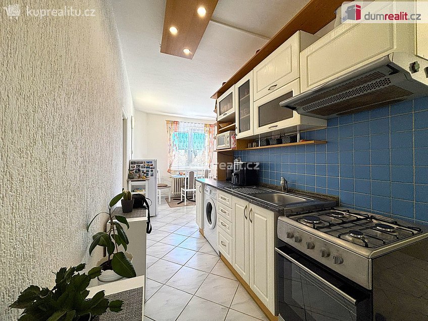 Prodej bytu 3+1 60 m^2 Sídliště, Rotava 