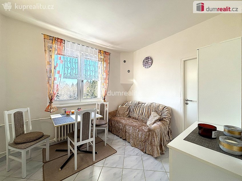 Prodej bytu 3+1 60 m^2 Sídliště, Rotava 