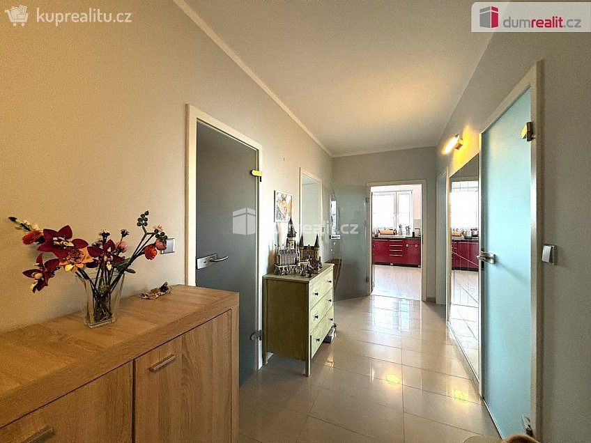 Pronájem bytu 3+1 88 m^2 Atletická, Sokolov 