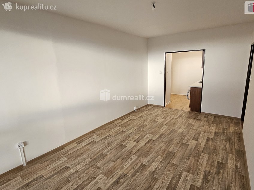 Pronájem bytu 2+kk 50 m^2 Plickova, Praha 11 