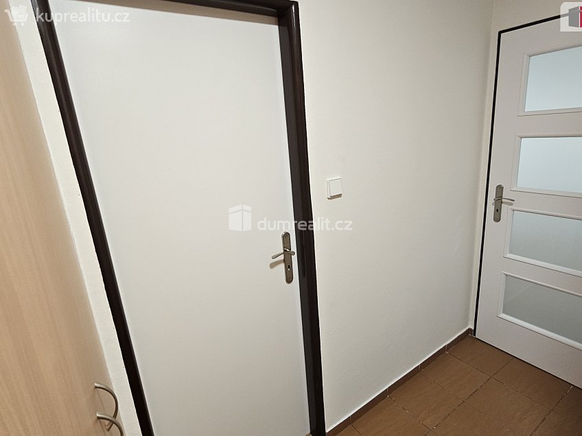Pronájem bytu 2+kk 50 m^2 Plickova, Praha 11 