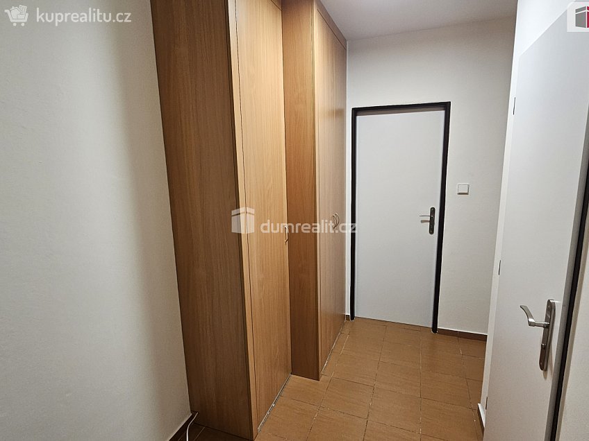 Pronájem bytu 2+kk 50 m^2 Plickova, Praha 11 