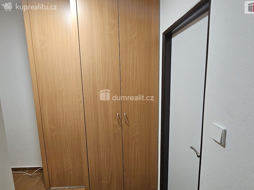 Pronájem bytu 2+kk 50 m^2 Plickova, Praha 11 