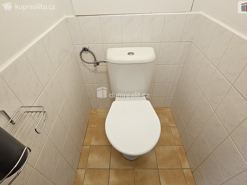 Pronájem bytu 2+kk 50 m^2 Plickova, Praha 11 