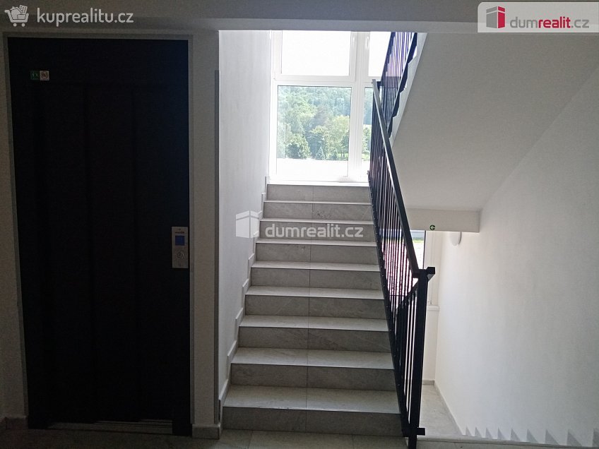 Pronájem bytu 2+kk 33 m^2 Zelená, Děčín 