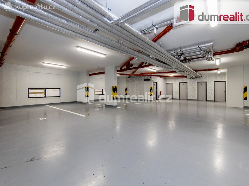 Pronájem bytu 1+kk 36 m^2 Klapálkova, Praha 11 