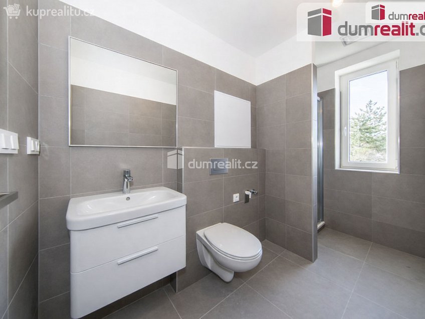 Pronájem bytu 1+kk 36 m^2 Klapálkova, Praha 11 