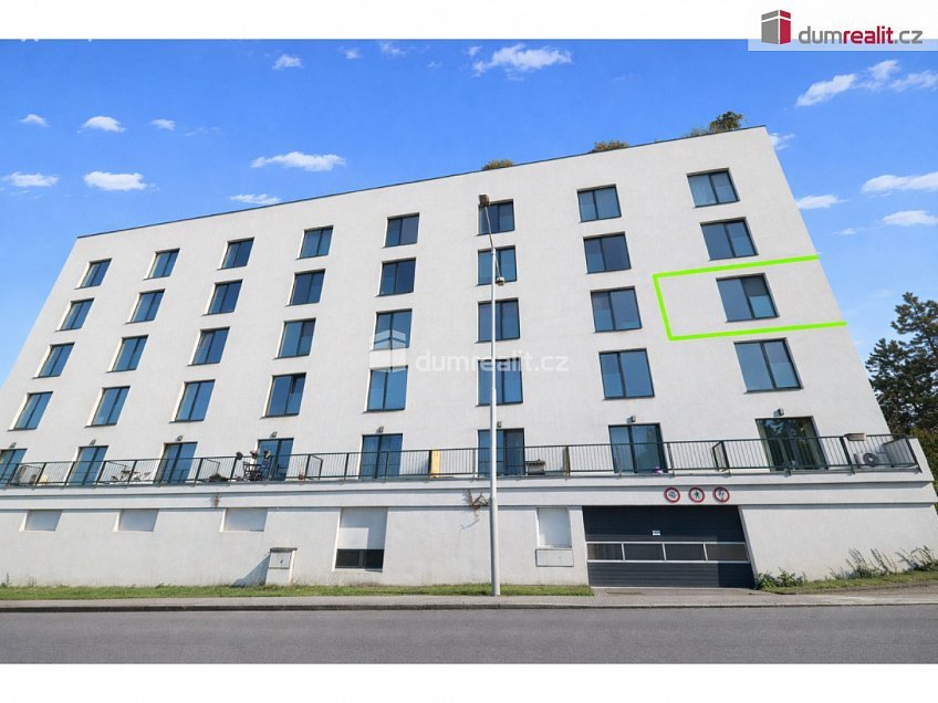 Pronájem bytu 1+kk 36 m^2 Klapálkova, Praha 11 