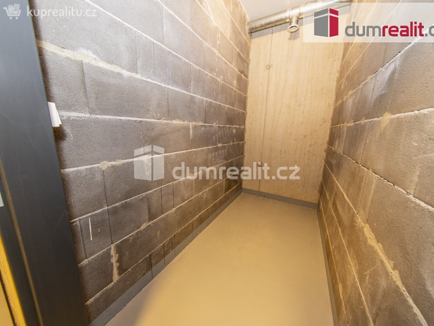 Pronájem bytu 1+kk 36 m^2 Klapálkova, Praha 11 