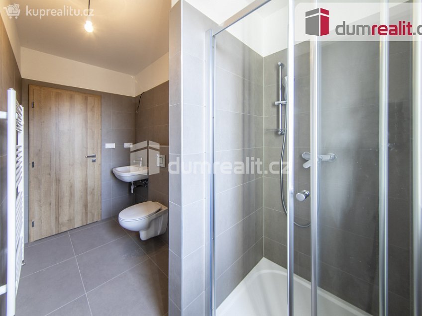 Pronájem bytu 1+kk 36 m^2 Klapálkova, Praha 11 