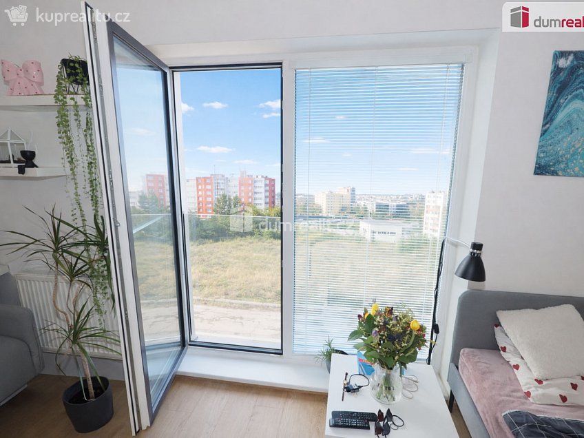 Pronájem bytu 1+kk 36 m^2 Klapálkova, Praha 11 