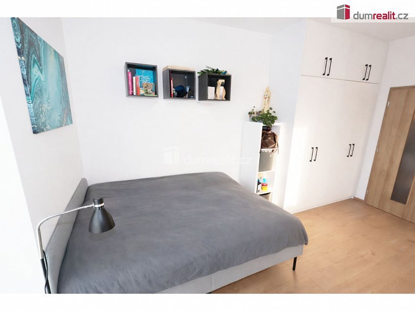 Pronájem bytu 1+kk 36 m^2 Klapálkova, Praha 11 