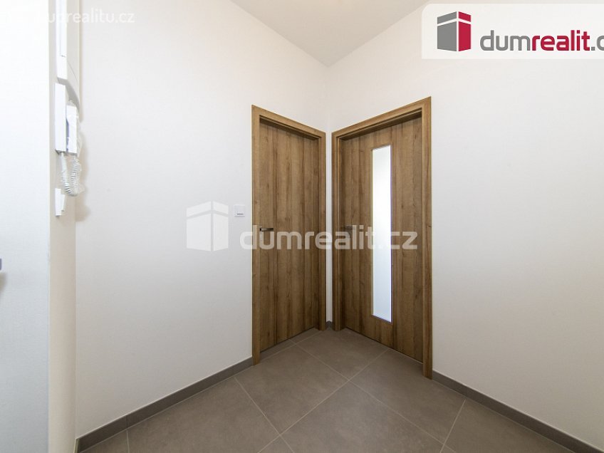 Pronájem bytu 1+kk 36 m^2 Klapálkova, Praha 11 