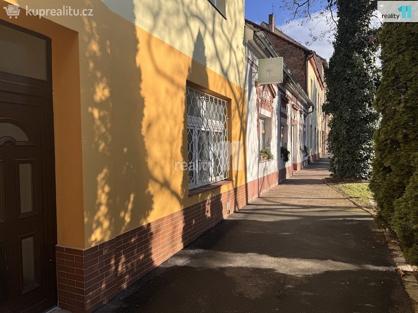 Pronájem bytu 1+1 47 m^2 Vokáčova, Praha 4 