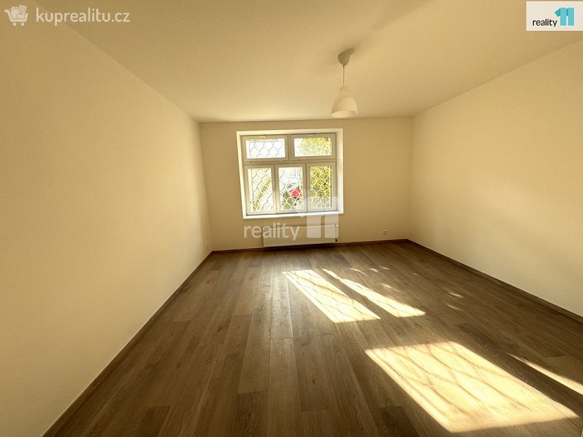 Pronájem bytu 1+1 47 m^2 Vokáčova, Praha 4 