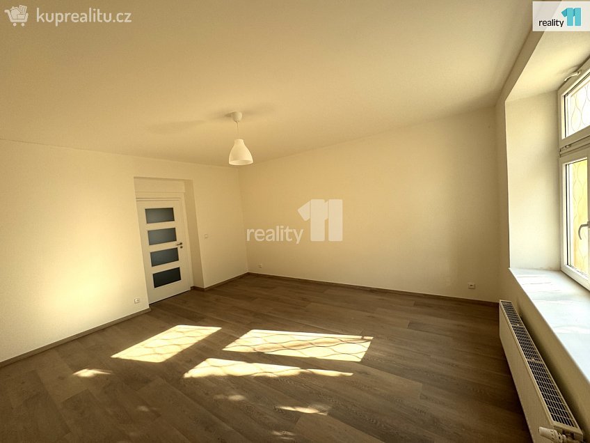 Pronájem bytu 1+1 47 m^2 Vokáčova, Praha 4 