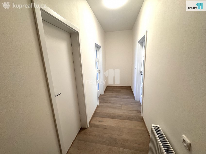 Pronájem bytu 1+1 47 m^2 Vokáčova, Praha 4 