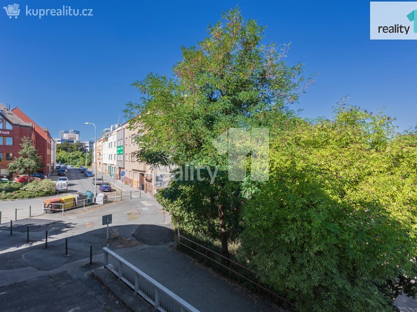 Pronájem bytu 1+1 47 m^2 Vokáčova, Praha 4 