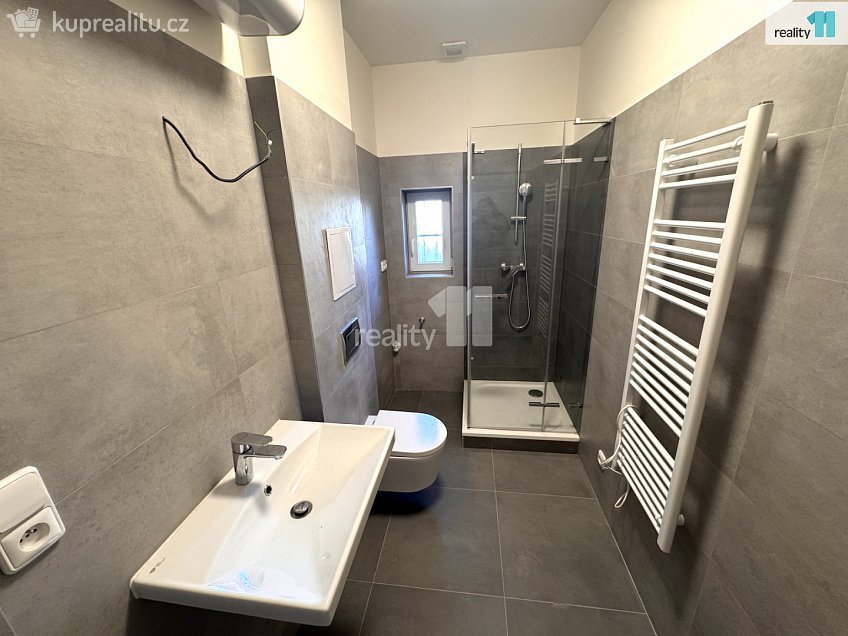 Pronájem bytu 1+1 47 m^2 Vokáčova, Praha 4 