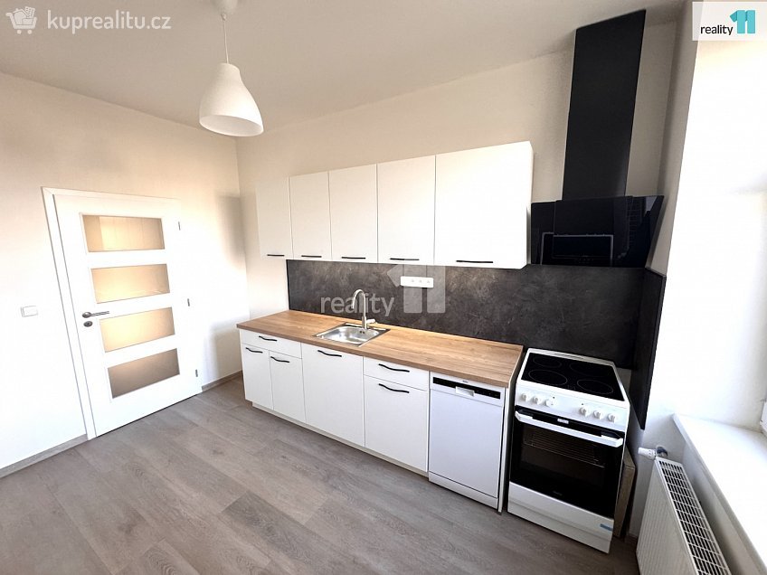 Pronájem bytu 1+1 47 m^2 Vokáčova, Praha 4 