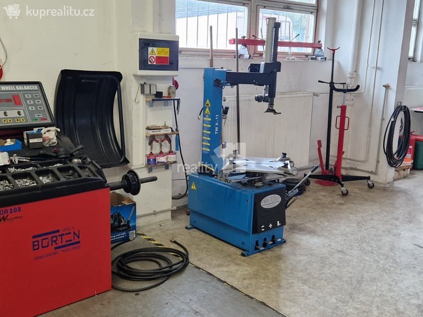 Pronájem  výrobních prostor 100 m^2 Strojírenská, Praha-Zličín 