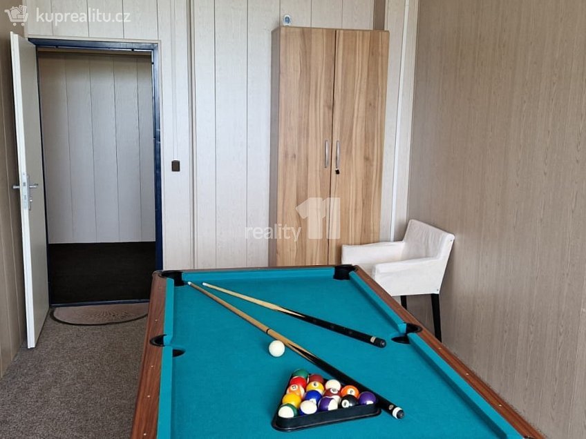 Pronájem  výrobních prostor 100 m^2 Strojírenská, Praha-Zličín 