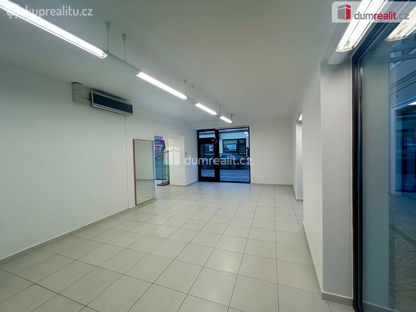 Pronájem  obchodních prostor 57 m^2 Pražská, Kolín 