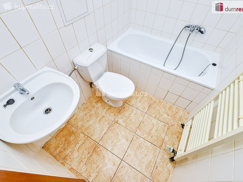 Pronájem bytu 1+kk 20 m^2 Palackého, Dobřichovice 