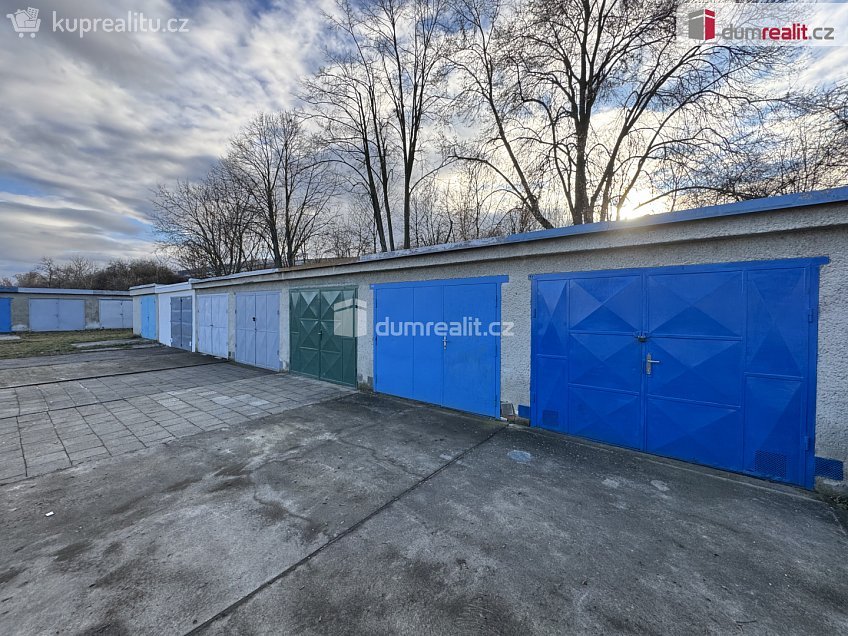Pronájem  garáže 21 m^2 Šumická, Uherský Brod 