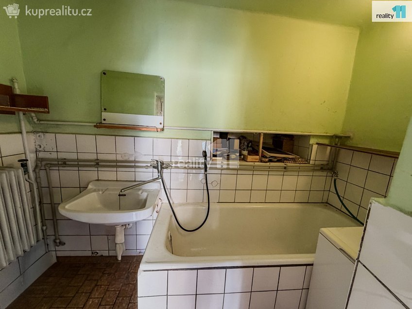 Prodej  rodinného domu 200 m^2 Malesická, Město Touškov 