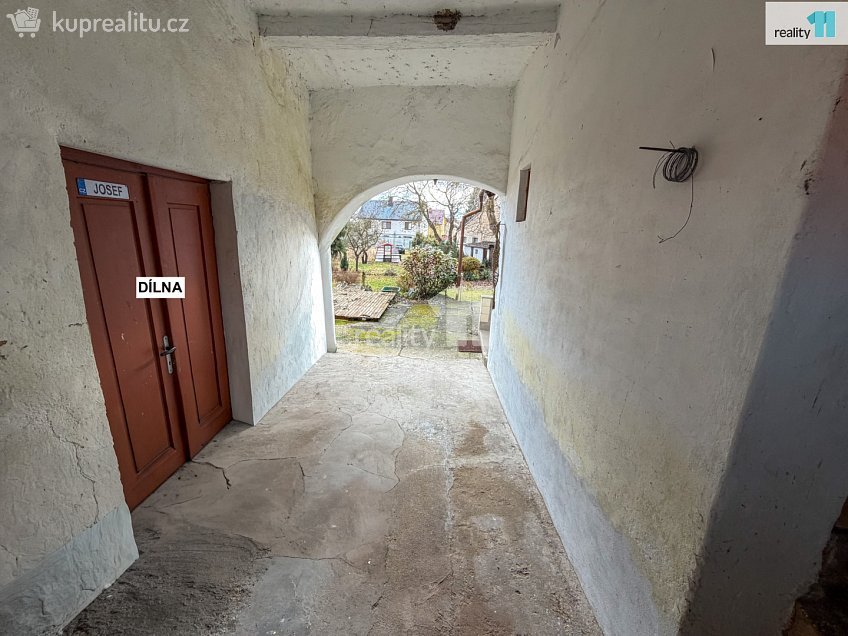 Prodej  rodinného domu 200 m^2 Malesická, Město Touškov 