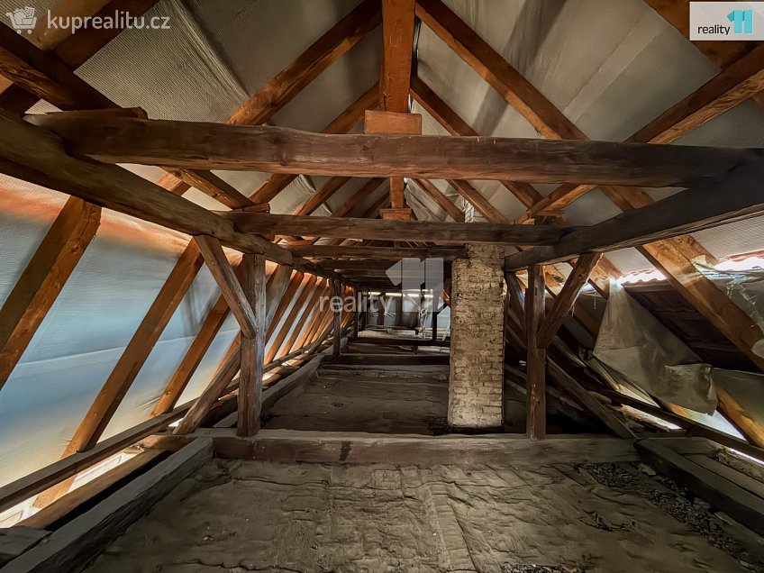 Prodej  rodinného domu 200 m^2 Malesická, Město Touškov 