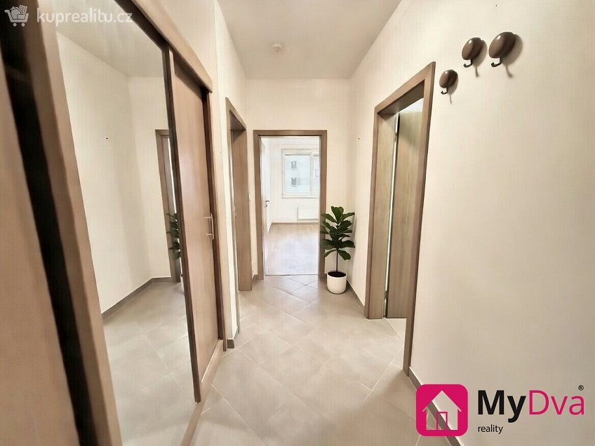 Pronájem bytu 2+kk 56 m^2 Modenská, Praha 