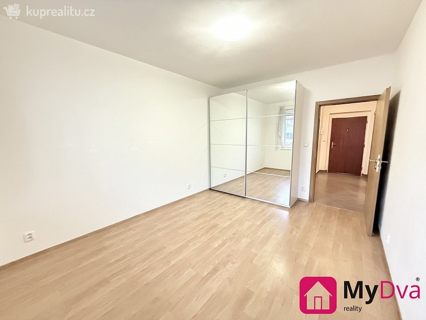 Pronájem bytu 2+kk 56 m^2 Modenská, Praha 