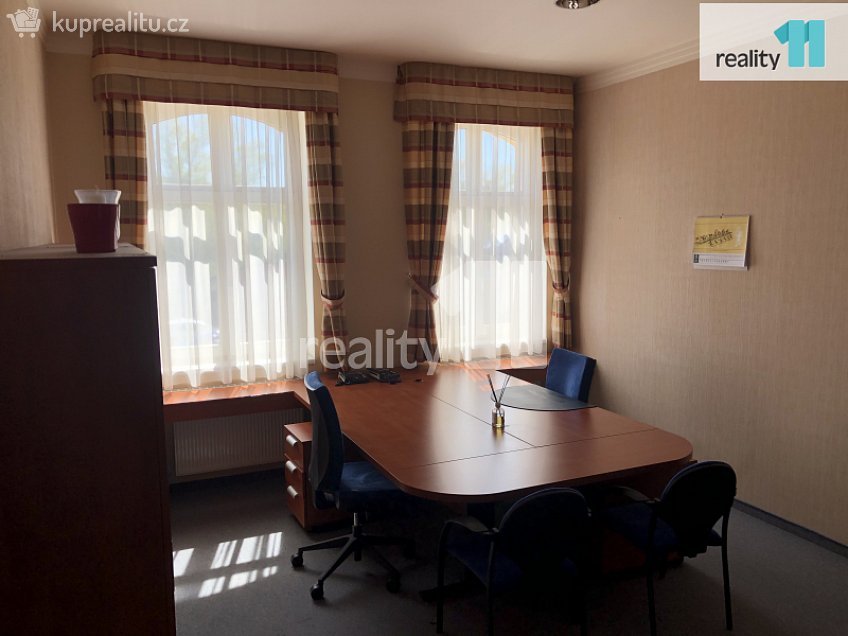 Pronájem  kanceláře 52 m^2 Chebská, Karlovy Vary 