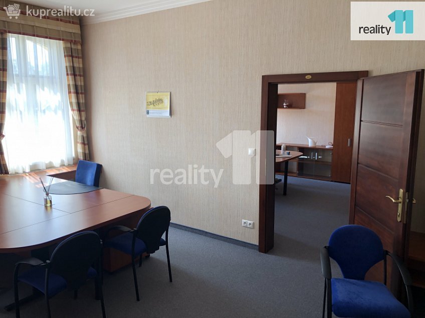 Pronájem  kanceláře 52 m^2 Chebská, Karlovy Vary 