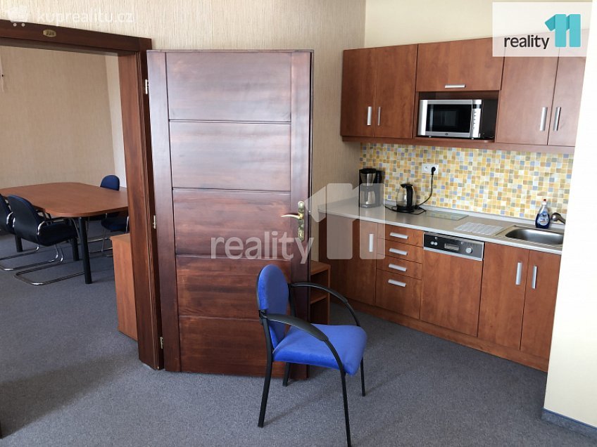 Pronájem  kanceláře 52 m^2 Chebská, Karlovy Vary 