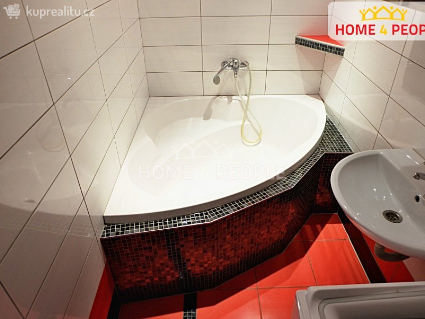 Pronájem bytu 1+kk 30 m^2 Valtická, Brno 